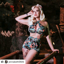Load image into Gallery viewer, Criss cross halter top